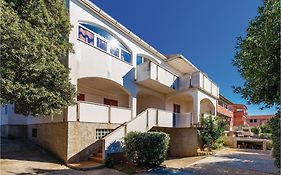 Lovely Apartment In Mandre With Wifi