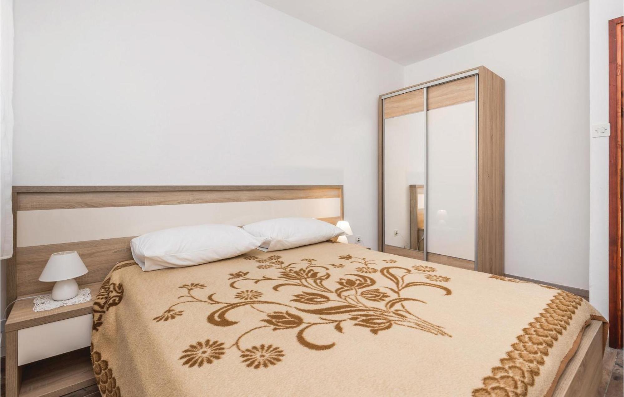 Lovely Apartment In Mandre With Wifi Exteriér fotografie