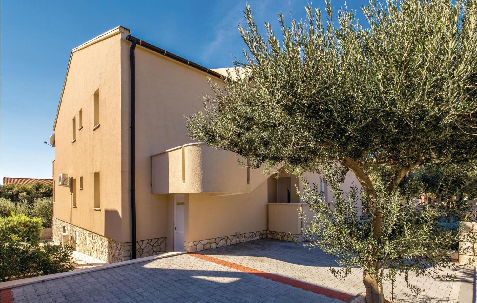 Lovely Apartment In Mandre With Wifi Exteriér fotografie